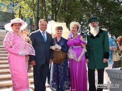 Глава Владивостока Игорь Пушкарёв открыл Чеховский сквер после реконструкции