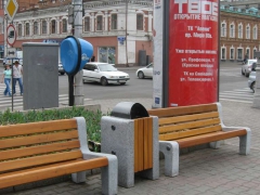В Красноярске ведется комплексная замена и реставрация городской мебели
