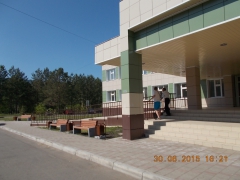 Выполнена установка уличной мебели на территории центральной городской больницы г. Сосновоборска Красноярского края.
