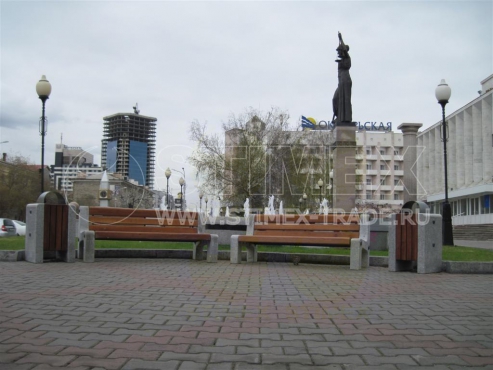 Замена уличной мебели на площади Правосудия в Красноярске
