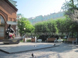 Замена уличной мебели в сквере у Архиерейского дома в Красноярске