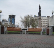 Замена уличной мебели на площади Правосудия в Красноярске